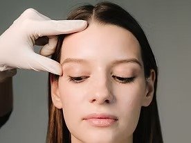imgi_3_portrait-woman-getting-prepared-plastic-surgery-procedures-correcting-shape-forehead-conto
