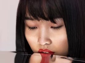 imgi_5_woman-with-head-mirror imgi_5_woman-with-head-mirror